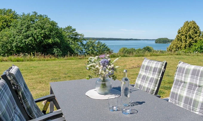 Bosau Apartamento | Vacation apartment/apartment for 4 guests with 95m² in Bosau (294600)