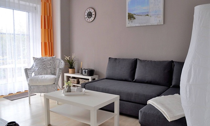 Lemkenhafen Apartamento | Vacation apartment "Bolle" for 2 adults and 2 children with terrace -in a few minu