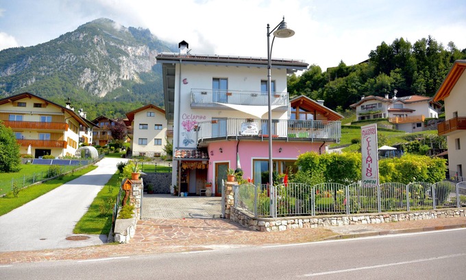 Dorsino Apartamento | Apartamento de vacaciones Ciclamino Standard Vittoria con vistas a la montaña, Wi-Fi y jardín