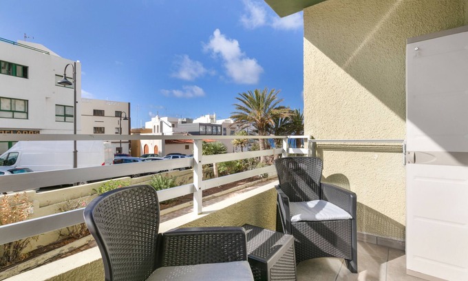 Bajamar Apartamento | Apartamento de vacaciones 'Coral Beach' con vistas al mar, balcón y Wi-Fi