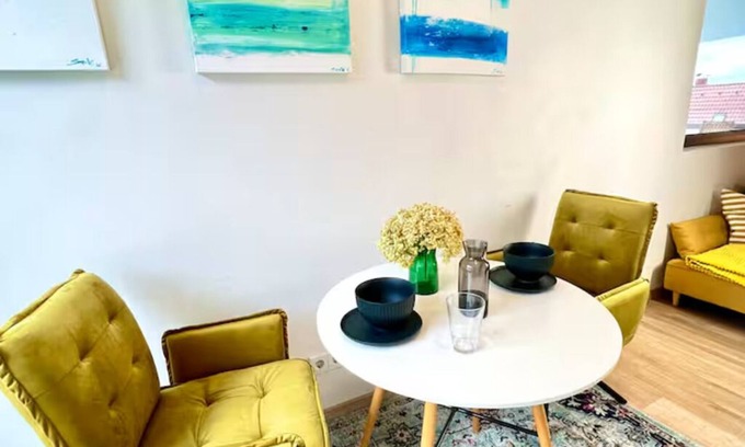 Ludwigsburg Apartamento | Vacation apartment Aramis- As good as new penthouse apartment ni yellow