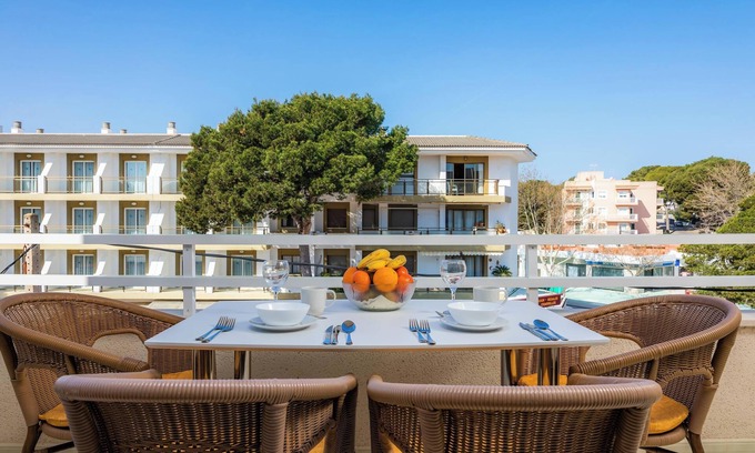 Es Pelats Apartamento | Apartamento de vacaciones Casa Laura con Wi-Fi, balcón y jardín