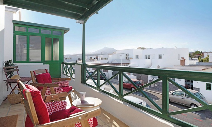 Playa Honda Apartamento | Apartamento de vacaciones 'Los Alisios Del Patron' con vistas a la montaña, terraza privada y Wi-Fi