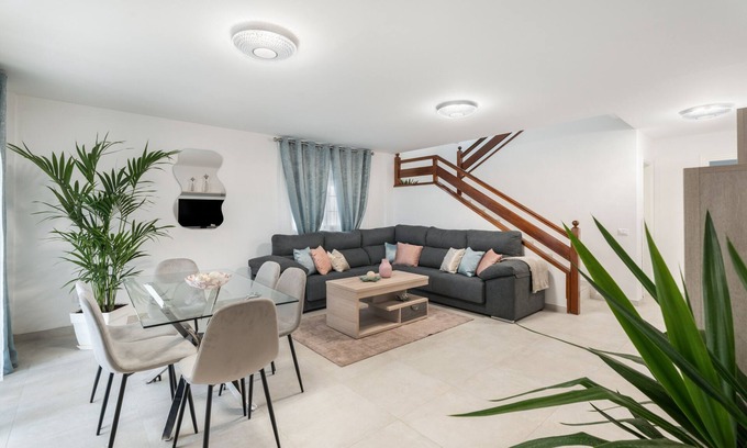 Las Caletillas Apartamento | Apartamento de vacaciones 'Villa En Las Caletillas' con vistas al mar, terraza privada y Wi-Fi