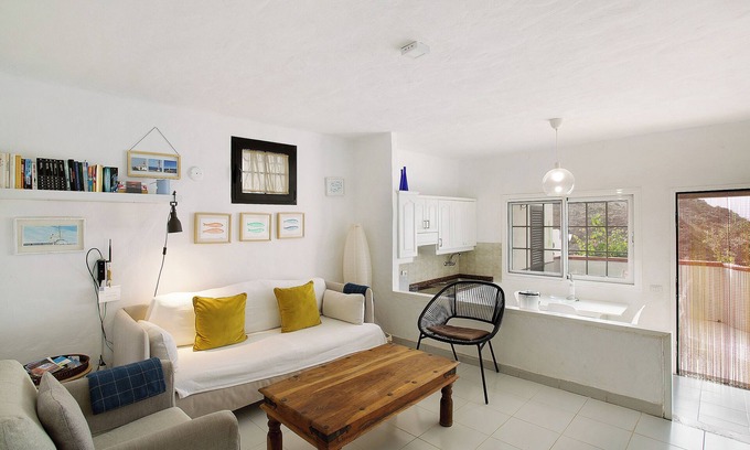 Gáldar Apartamento | Apartamento de vacaciones 'Faro De Sardina' con piscina compartida, terraza privada y Wi-Fi