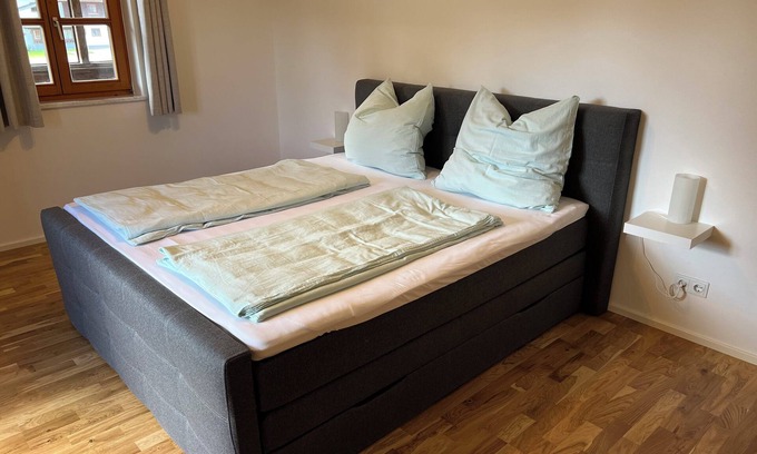 Waging am See Apartamento | Vacation apartment for up to 4 people, 90 sqm, 2 bedrooms with balcony