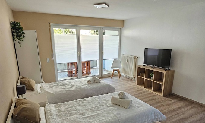 Vockenhausen Apartamento | Vacation apartment / furnished living / apartment / fitter's room / up to 2 persons