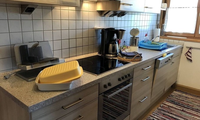 Langweid Apartamento | Himmel + Berge-Ferienwohnung, 65 metros cuadrados, 2 habitaciones, salón con sofá cama, comedor, cocina, ducha, inodoro, balcón