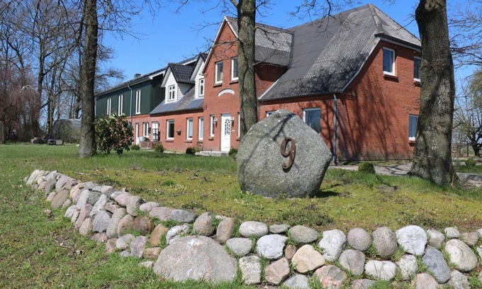 Goldelund Casa | Vacation apartment Hof Margarethental - Renovated half of the house for 6 persons on a beautiful