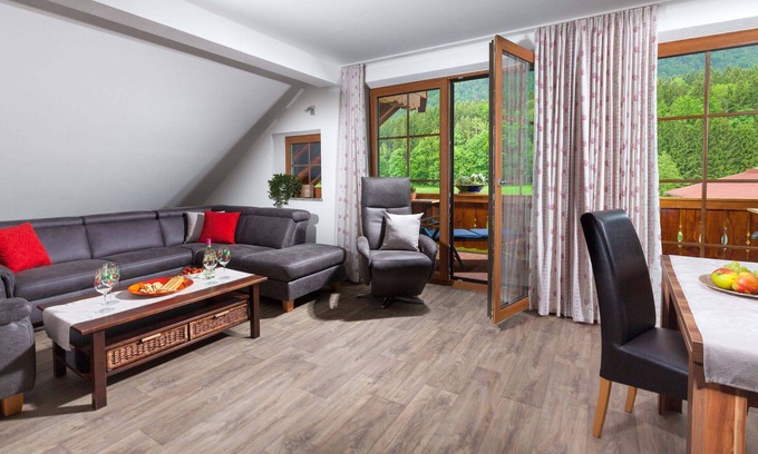 Piding Apartamento | Apartamento Hochstaufen (92 m²) en el ático, 2 dormitorios, sala de estar, cocina extra, baño / WC, balcón