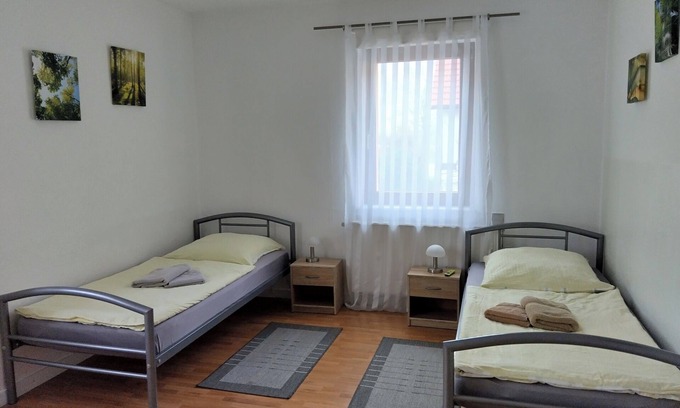 Dolzschen Apartamento | Vacation apartment in an area characterized by wine and fruit growing