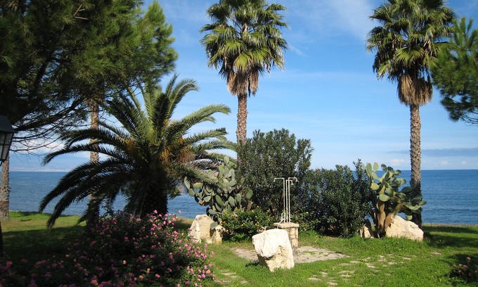 Brucoli Apartamento | Apartamento en el mar en Sicilia con vistas a la Baia dei Turchi 2-4 personas