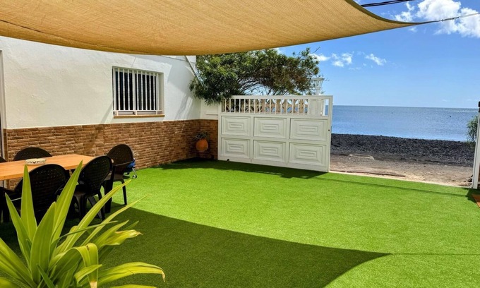 La Lajita Apartamento | Apartamento de vacaciones 'La Lajita Beach House' con vistas al mar, terraza privada y Wi-Fi