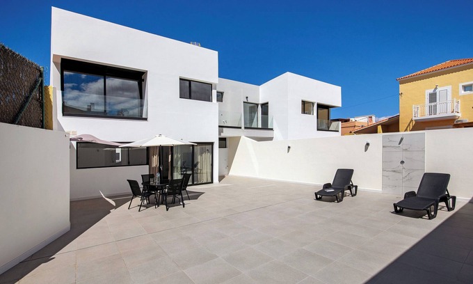 Pájara Apartamento | Apartamento de vacaciones 'Las Cuestitas Sol' con vistas a la montaña, terraza privada y Wi-Fi