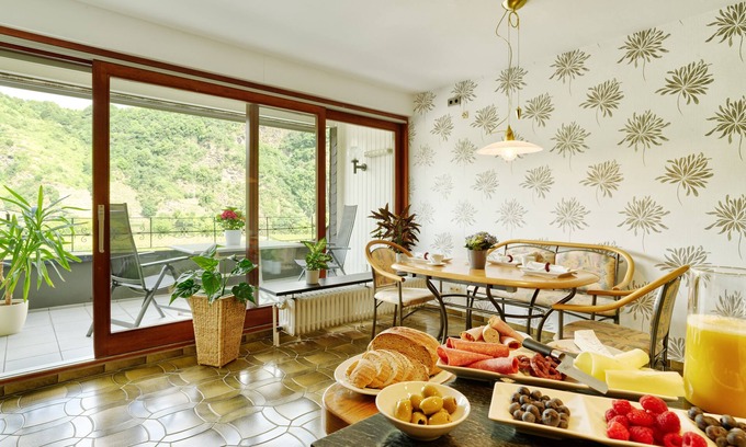 Niederemmel Apartamento | Vacation apartment Loreleyblick