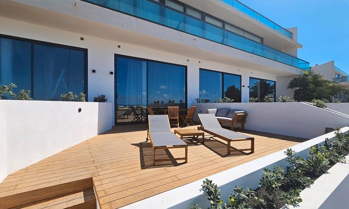 El Cotillo Apartamento | Vacation Apartment 'Maar Suites Cotillo 2 - Seafront' with Sea View, Private Terrace and Wi-Fi