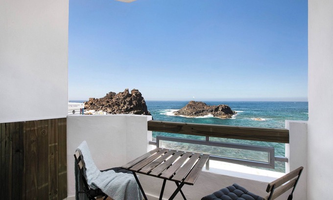 Tacoronte Apartamento | Apartamento de vacaciones 'Mypris Home 2' con vistas al mar, terraza privada y Wi-Fi