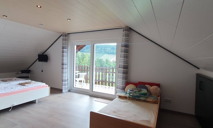 Eslohe Apartamento | Vacation apartment on the outskirts with 2 balconies
