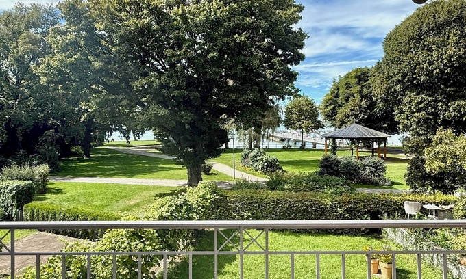 Nonnenhorn Apartamento | Vacation apartment Residenz am See - exclusive apartment in the first row with balcony and