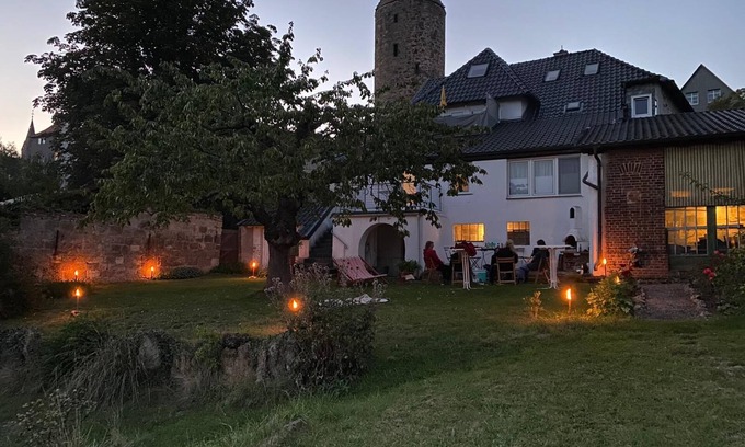 Fritzlar Apartamento | Vacation apartment Regilturm in the heart of Fritzlar with balcony and garden use 1-5P