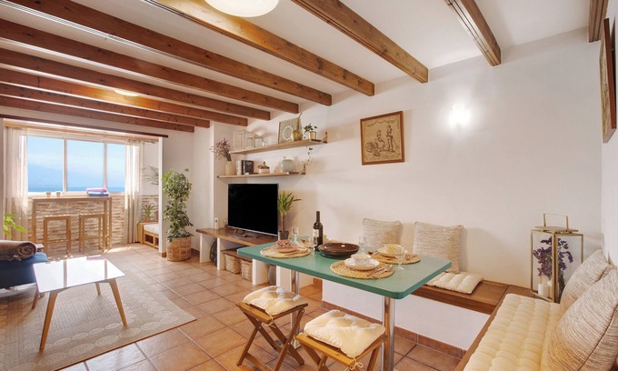 Tacoronte Apartamento | Apartamento de vacaciones 'Salitre Suite Experiences' con vistas al mar, terraza privada y Wi-Fi