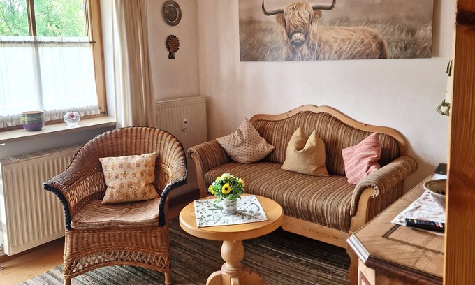 Aschau im Chiemgau Apartamento | Vacation apartment Sonnenschein 32 sqm, living room and bedroom, south-west facing balcony