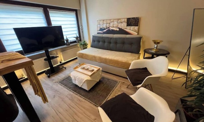 Neuenbuerg Apartamento | Vacation apartment with garden and terrace
