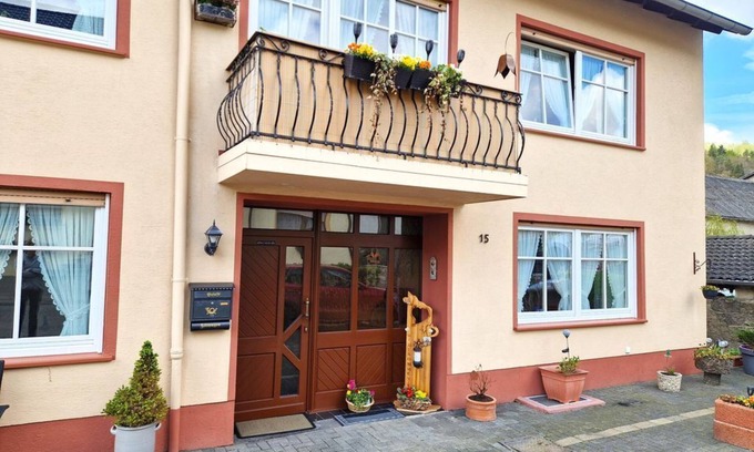 Pelm Apartamento | Vacation apartment Zur Kasselburg - 3-bed vacation apartment Zur Kasselburg
