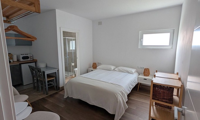 Los Portales Apartamento | Vacation 'Bastion Del Drago - 4' with Mountain View, Shared Terrace and Wi-Fi