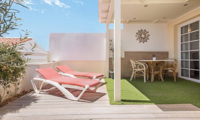 Caleta de Fuste Apartamento | Vacaciones 'Caleta Beach Deluxe' con piscina compartida, terraza privada y Wi-Fi