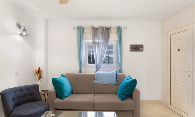 Playa de Arinaga Apartamento | Vacaciones 'Casa Paula - 25' con vistas a la montaña, piscina compartida y Wi-Fi