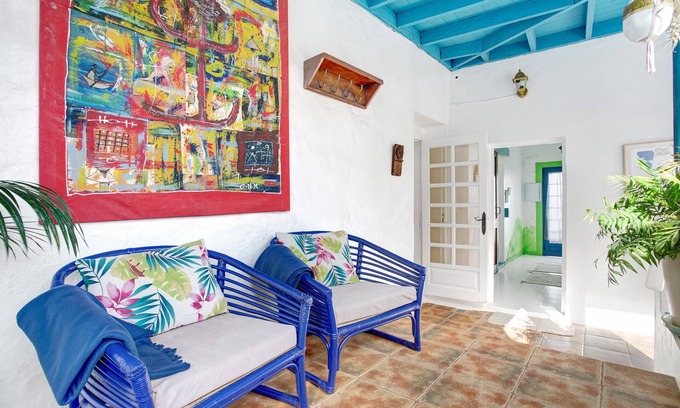 Tabayesco Chalet De Esquí | Vacation Chalet Casa Azul with Mountain View, Wi-Fi, Garden & Terrace
