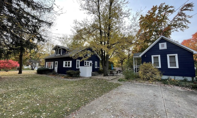 Stevensville Casa | Vacation Compound - 2 Separate Cottages
