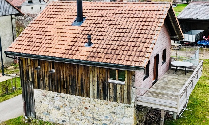 Dompierre Casa | Vacation cottage in a quiet country setting. Meet alpacas.