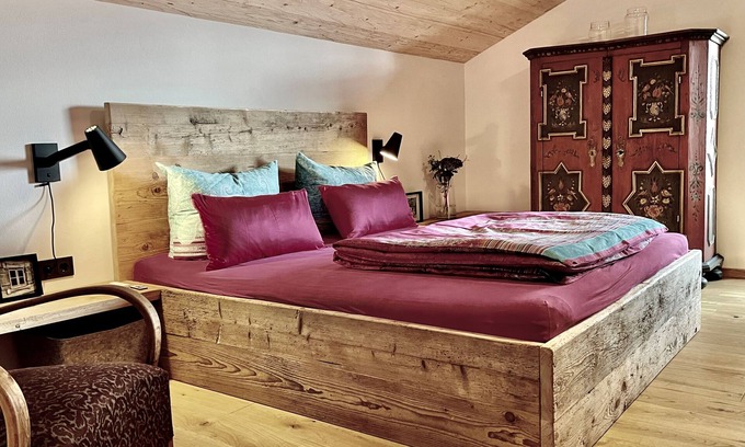 Breitbrunn a. Chiemsee Apartamento | Vacation apartment 1st floor, 84 sqm, for 2 persons, kitchen, 1 living-dining room, balcony, additional bedroom for an extra charge