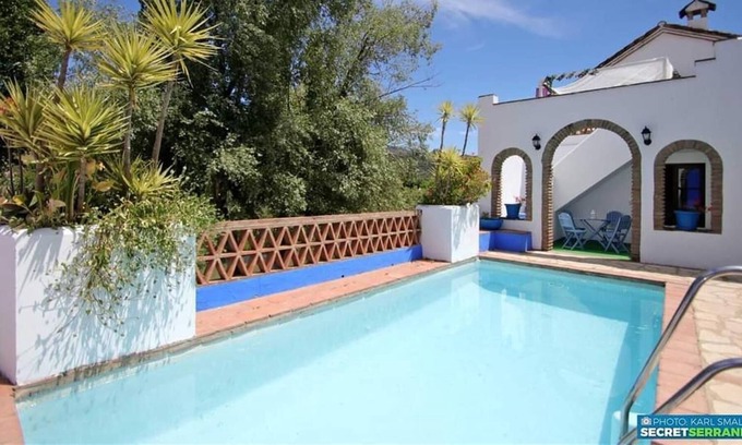 Cortes de la Frontera Casa | Casa del Rio Riverside Retreat con vistas a la montaña, piscina y Wi-Fi