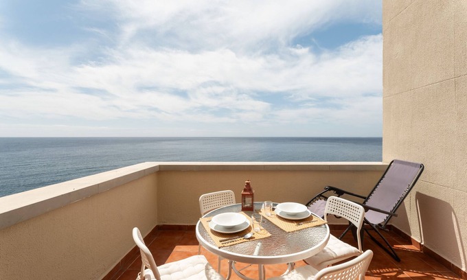 Santa Cruz de Tenerife Apartamento | Apartamento de vacaciones 'Casa Del Sabio' con vistas al mar, balcón y Wi-Fi