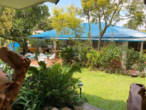Buck Estate Casa | Vacation Garden Home with kiddie pool, central aircon, Netflix, billiards, table tennis and karaoke