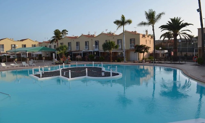 Sonnenland Apartamento | Vacation 'Green Oasis Club' with Shared Pool, Wi-Fi and Air Conditioning