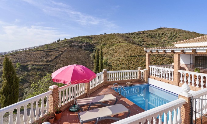 Sedella Casa | Casa de vacaciones "Casa El Nido" con vistas a la montaña, piscina privada y Wi-Fi