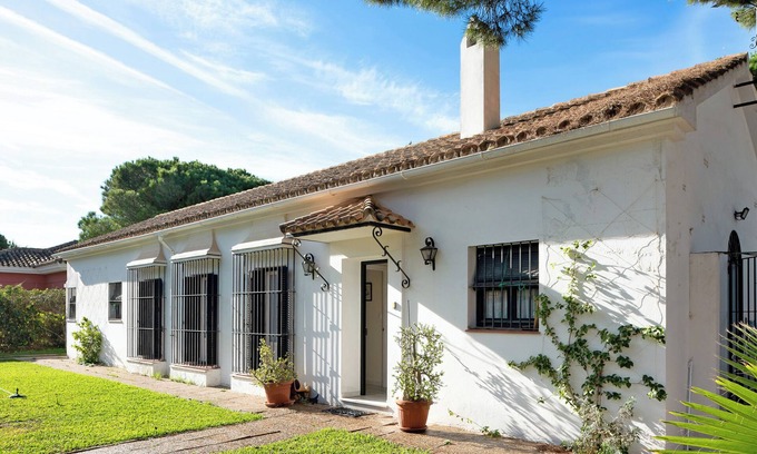 Cabo Roche Casa | Casa de vacaciones "El Mirlito" con terraza privada, jardín privado y Wi-Fi