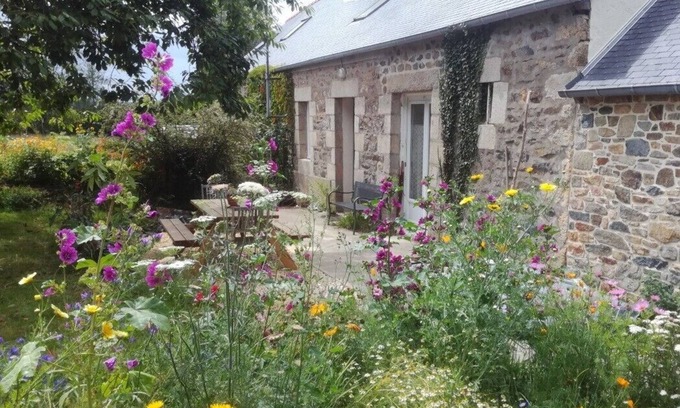 Pommerit-le-Vicomte Casa | Vacation home in the Breton countryside, only 30 minutes from the sea!