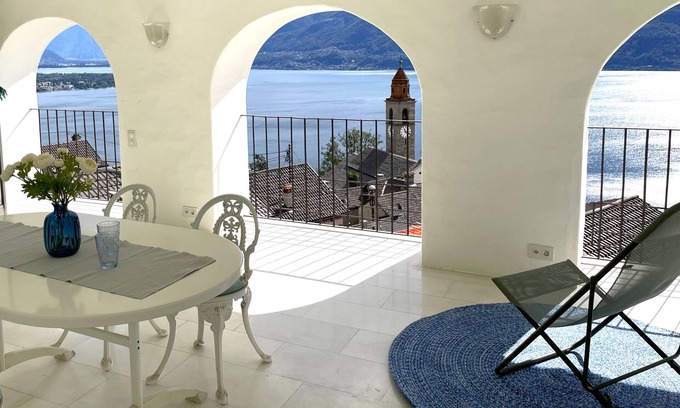 Porto Ronco Casa | Vacation home in the heart of the village with roof terrace and spectacular views
