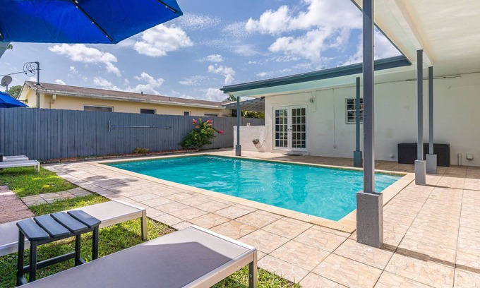 Driftwood Casa | Vacation Home 3 BRs with Private Pool & Backyard
