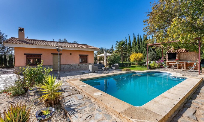 Nigüelas Casa | Casa rural "A Pie De Sierra Nigüelas" con vistas a la montaña, piscina privada y Wi-Fi