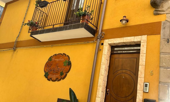 Motta Camastra Apartamento | Vacation home " Antico Borgo a passi dalle Gole Alcantara" apartment NOCE