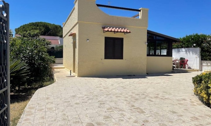 Ognina Apartamento | Vacation home Andreina (the yellow)