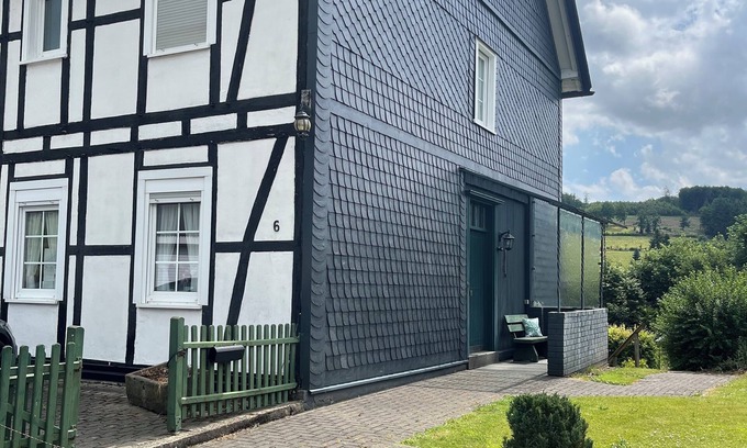 Drolshagen Otro | Vacation home Brink Farmhouse with garden shed