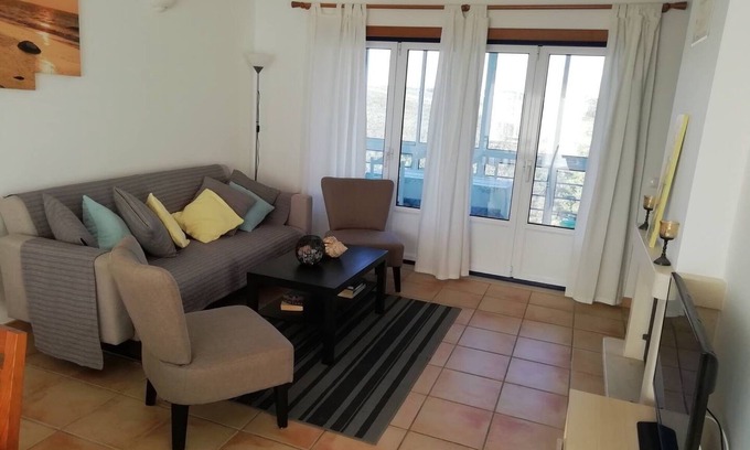 Aljezur Casa | Casa de vacaciones "Brisamar" cerca de la playa con terraza privada y Wi-Fi