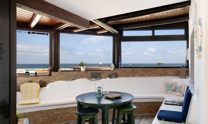 Urbanización Famara Casa | Casa de vacaciones 'Bungalow Famara, Lanzarote' con vistas al mar, terraza privada y Wi-Fi